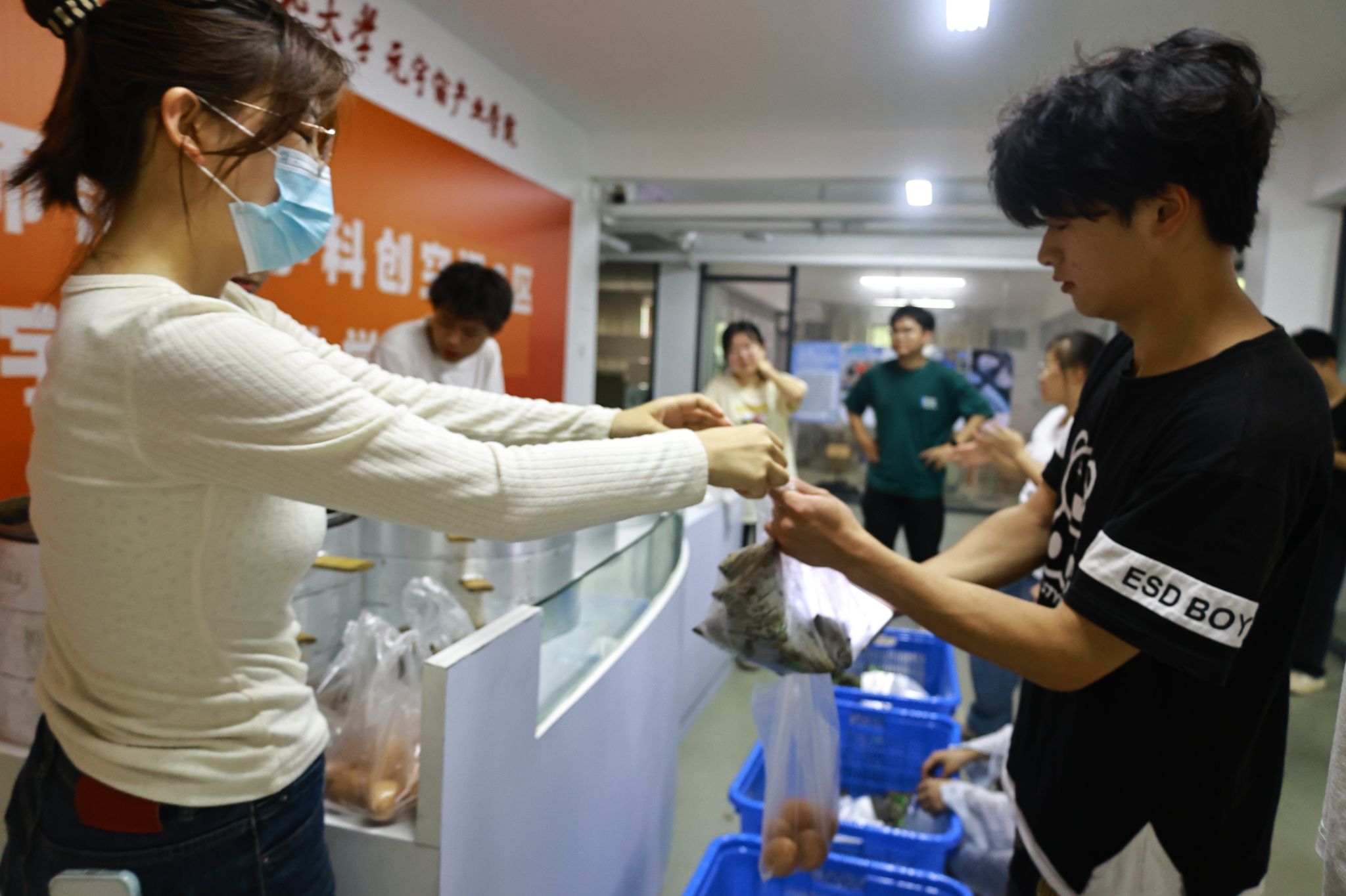 元宇宙产业学院开展端午节慰问活动