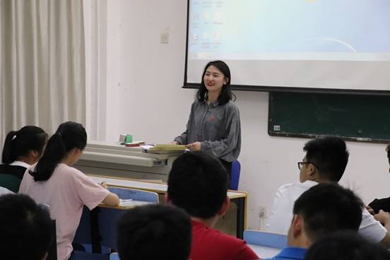 C:\Users\Administrator\Desktop\2018.5.10软件动漫学院学生党支部开展党员进班级宣讲活动\图片3.JPG